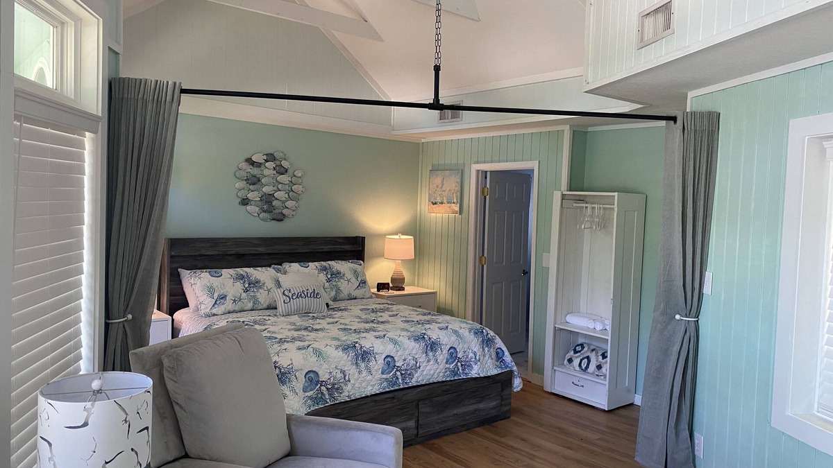 Buxton Apartment | Studio Apt on Soundfront King Bed Huge Walkin Shower