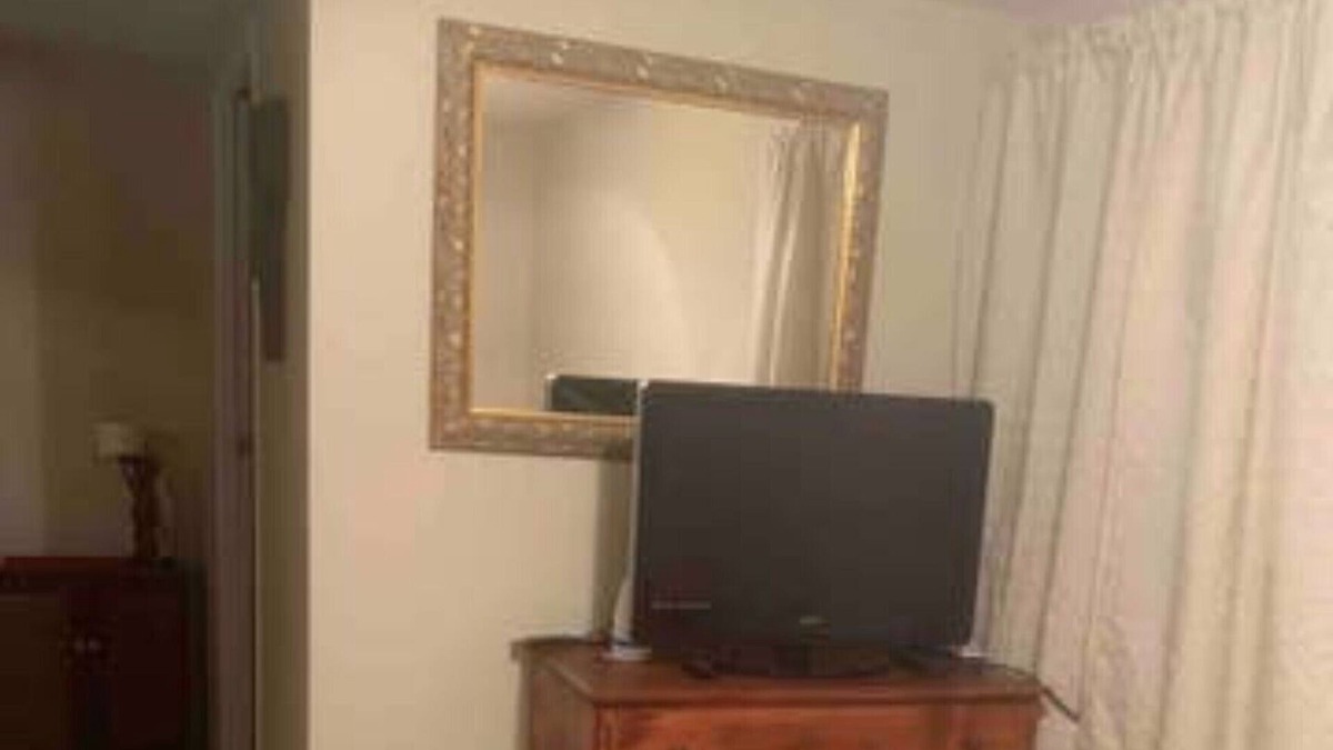 Newlife Apartment | Studio attached to home. Private entrance & bath.