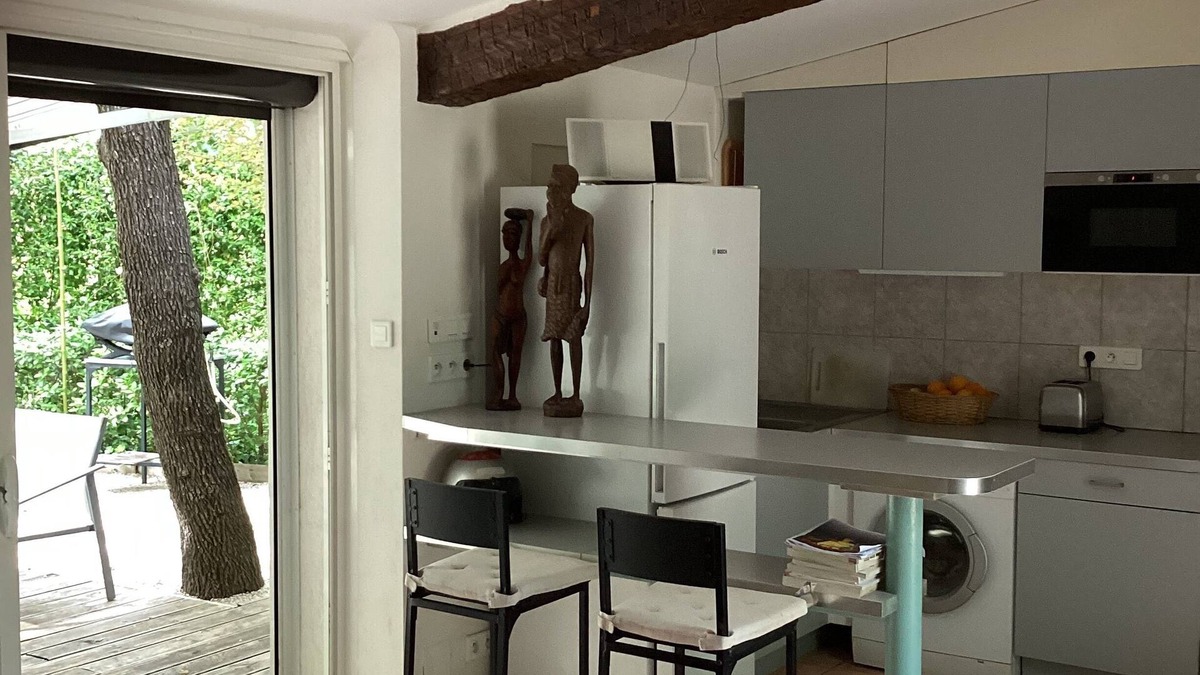 Cogolin Apartment | Studio Avec Terrasse et Pergola Dans Propriété Calme et Sécurisée