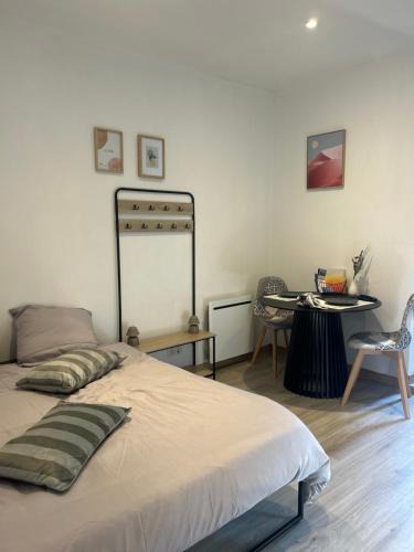 Vieux Vichy Apartment | Studio avec terrasse Vieux Vichy