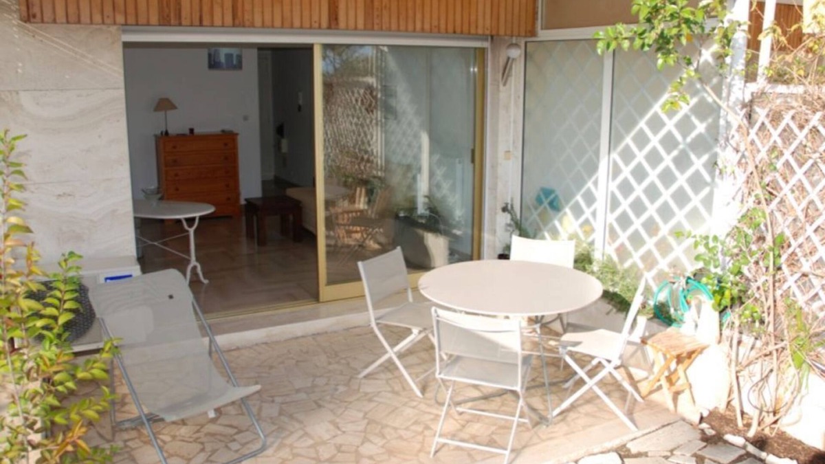 Cannes Apartment | Studio by the sea in residence with park and swimming pool
