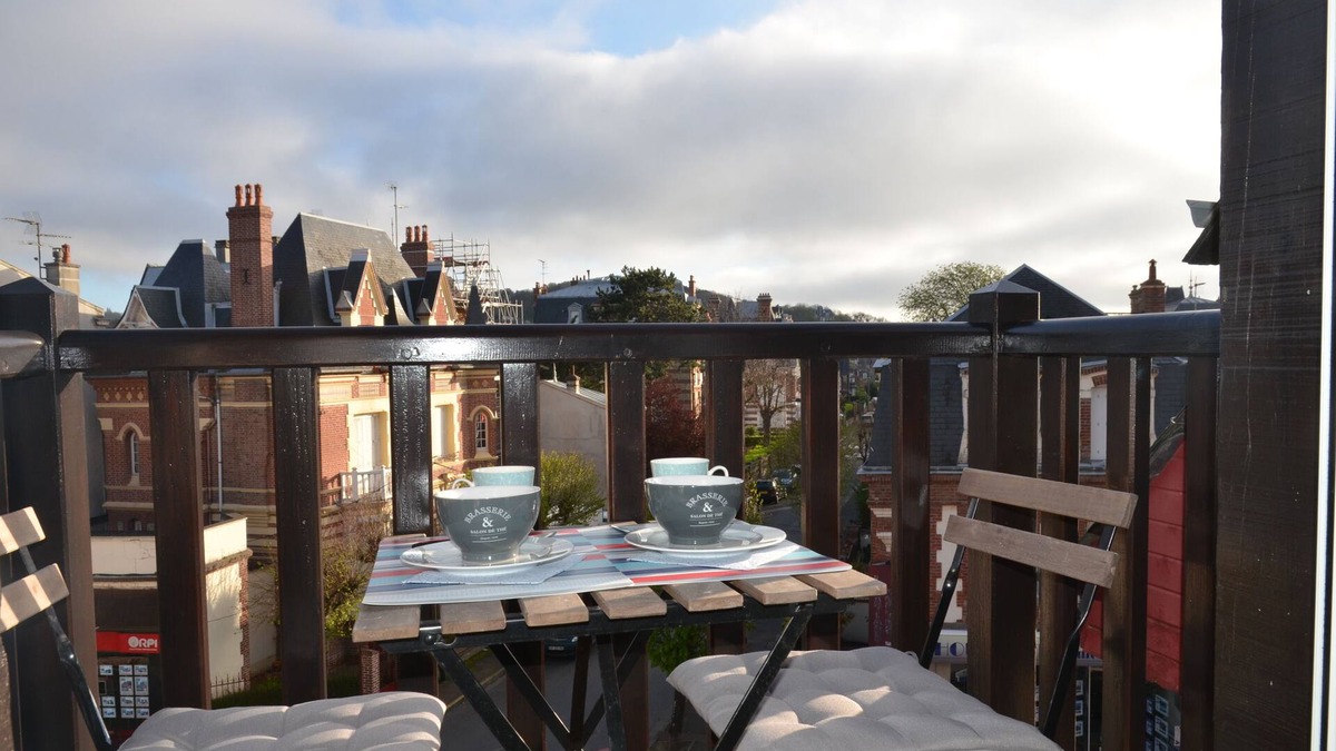 Houlgate Apartment | STUDIO CABIN FOR 4 ALL INCLUSIVE - FULL CENTER AND 150M FROM THE SEA