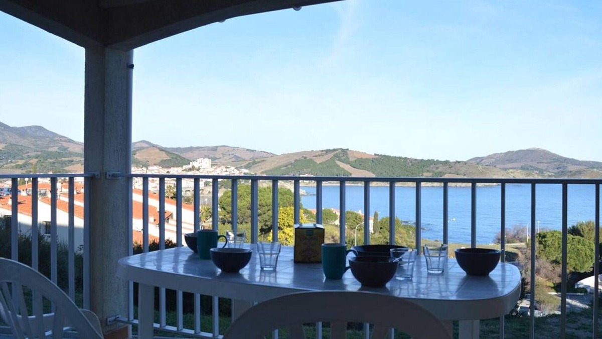 Banyuls-sur-Mer Apartment | Studio cabin in Banyuls-sur-Mer, parking, aircon, sea view