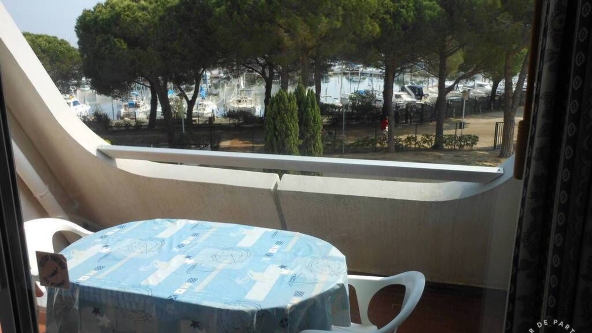 Montpellier Apartment | Studio cabin .sleeps 4. PORT VIEW.
