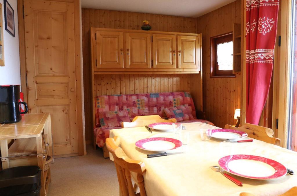 Aussois Apartment | Studio cabine rénové 4 pers avec balcon, proche des pistes, à Aussois. - FR-1-508-270