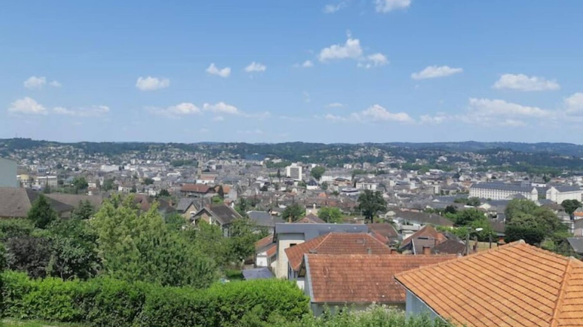 Brive-la-Gaillarde Apartment | Studio Calme Chaleureux