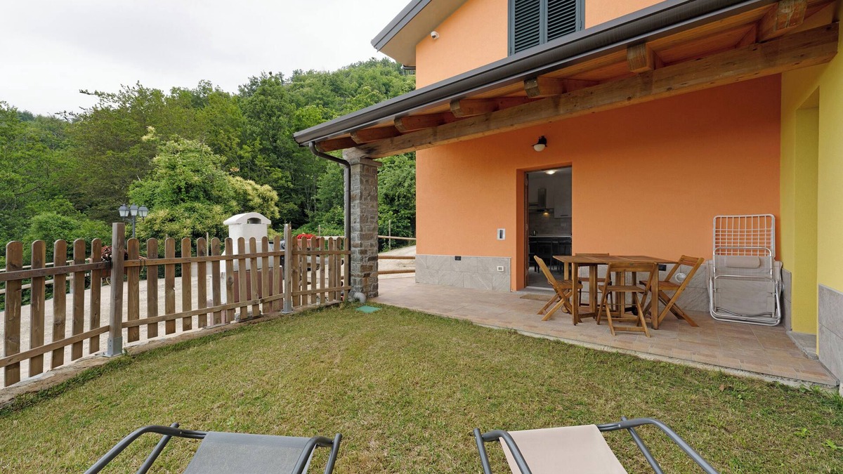 Zignago Apartment | Studio 'Camera 4' with Mountain View, Wi-Fi and Air Conditioning