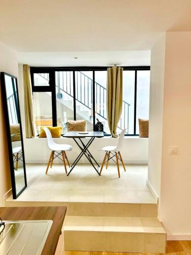 Beaux Arts-Boutonnet Apartment | Studio climatisé, traversant avec verrière