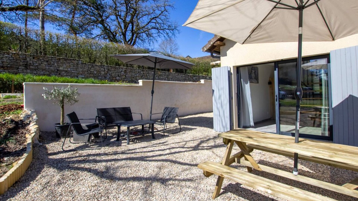 Coly Apartment | Studio Coly-Saint-Amand, studio flat, 2 persons