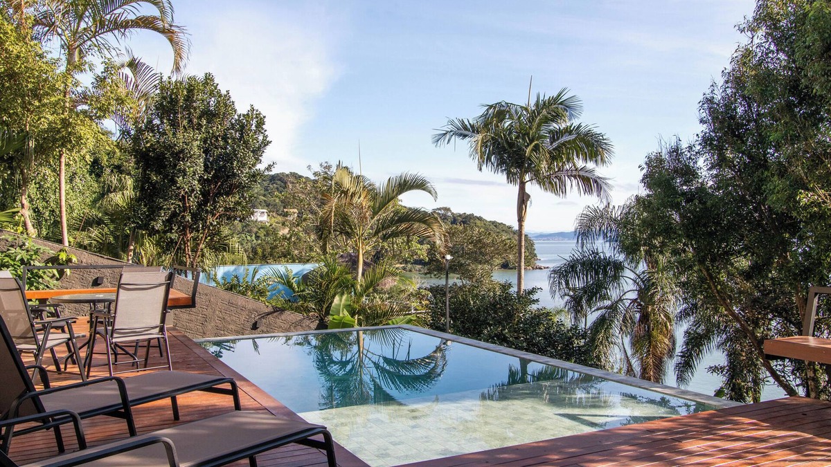 Sambaqui Apartment | Studio com banheira e vista para o mar CH2753