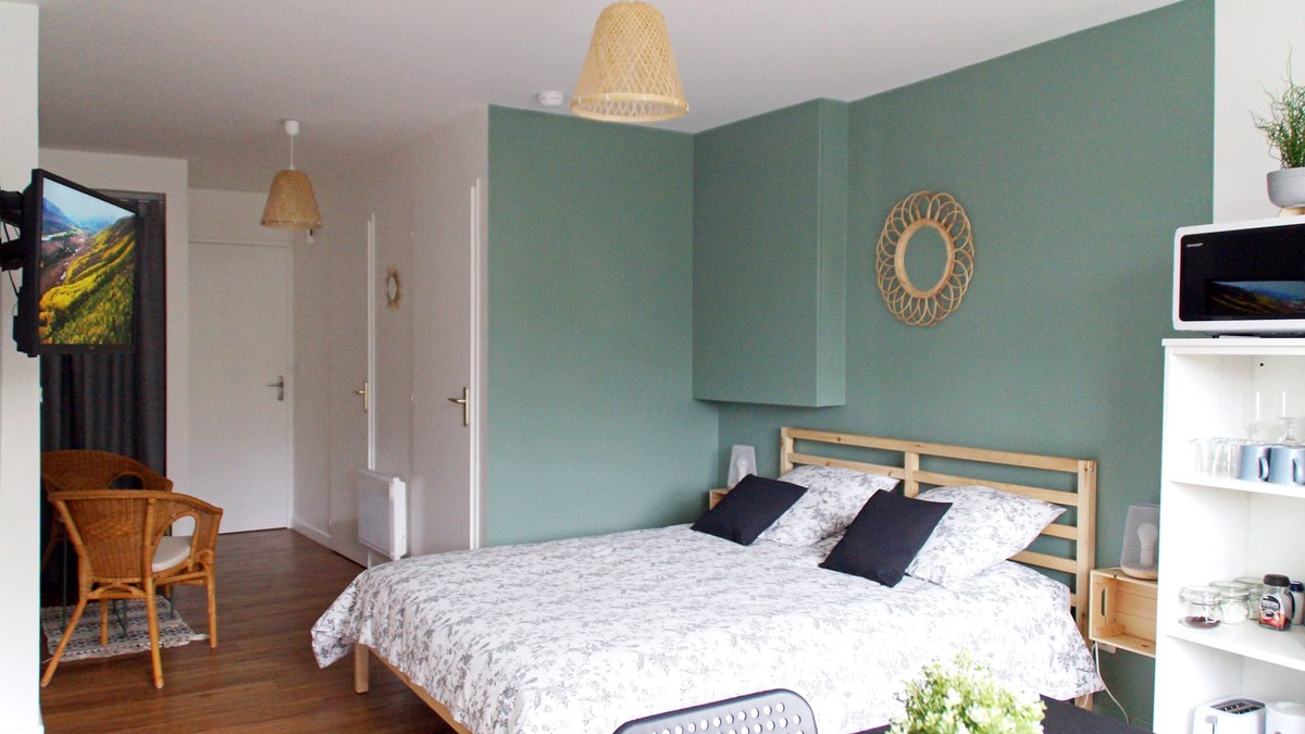 La Roche-sur-Yon Apartment | Studio-Comfort-Private Bathroom-Garden View