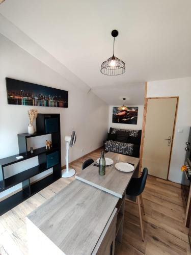 Salles-en-Toulon Apartment | Studio Confortable à Civaux A proximité Poitiers