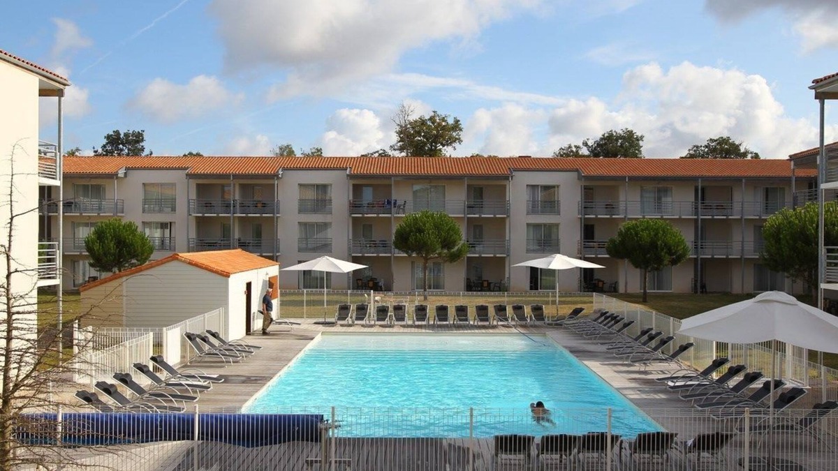 Lagord Apartment | Studio cosy au calme | Centre bien-être & piscine