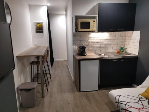 Zola - Pressense Apartment | Studio cosy au pied du METRO FLACHET