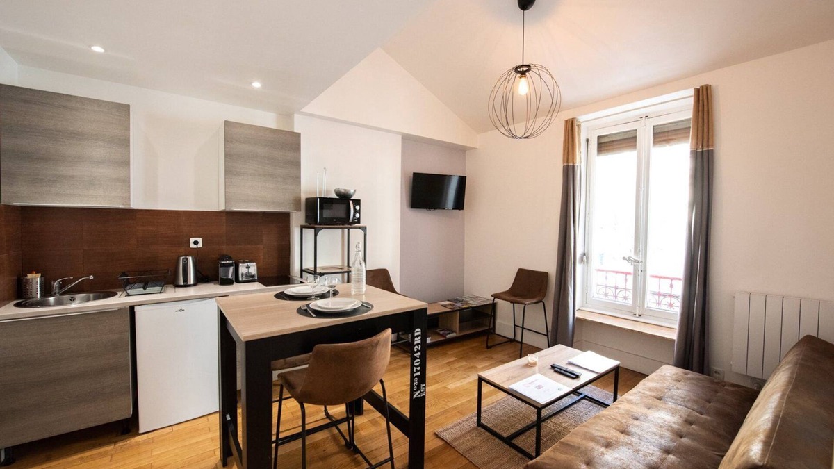 Jean Moulin - Marius Berliet Apartment | Studio de Thomas - 15 min Part-Dieu + Parking