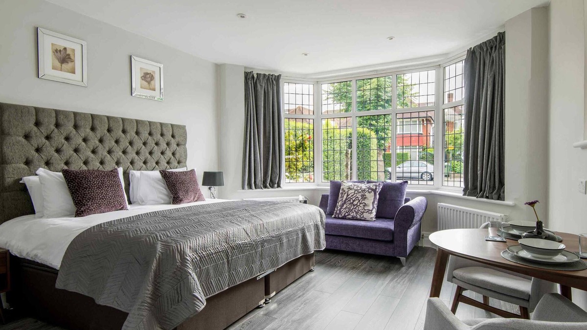 Childs Hill Apartment | Studio-Deluxe-Ensuite