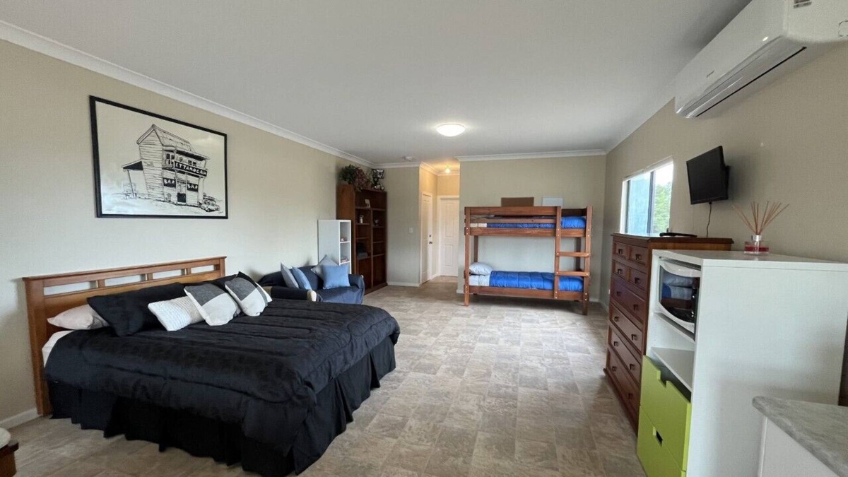 Cape Jervis Apartment | studio Downstairs only - Sleeps upto 5 people - Upstairs is a private residence.