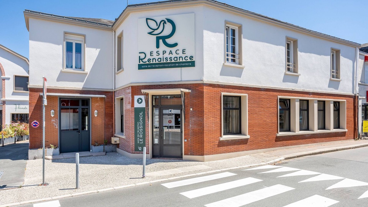 Saint-Vincent-Sterlanges House | Studio 'Family Room for 3 People - No. 9' with Wi-Fi
