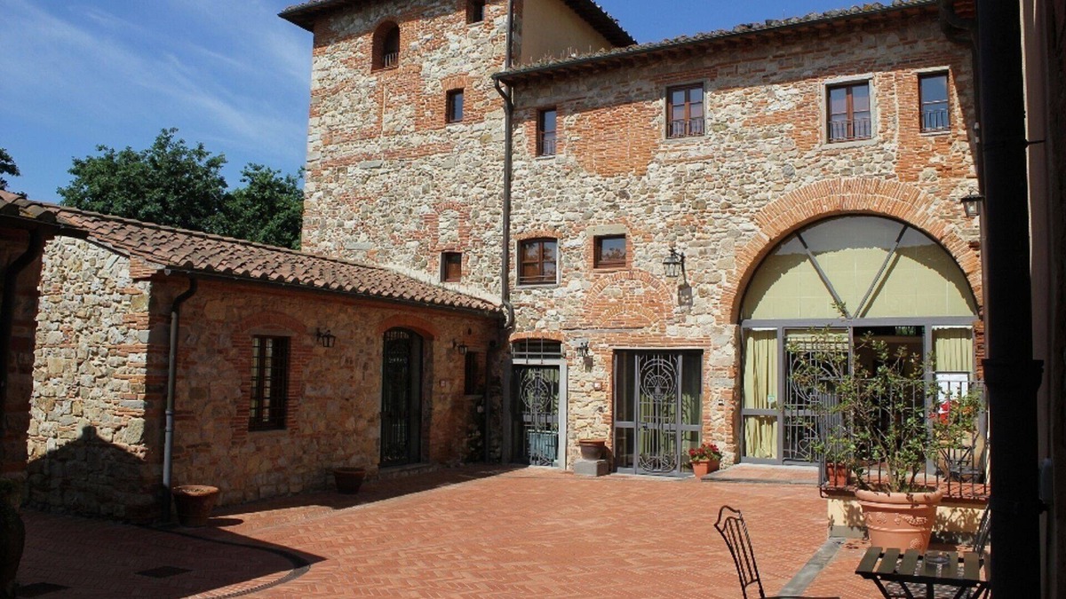 Santomato Apartment | Studio "Fattoria CasalBosco" an ancient medieval village surrounded by greenery