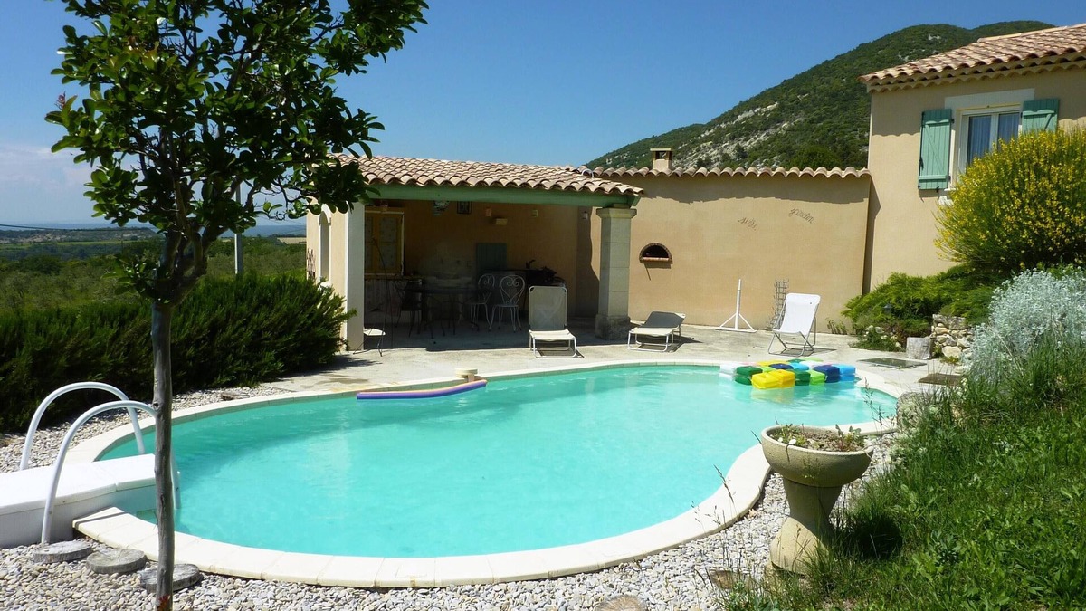 Venterol Apartment | Studio flat and swimming pool, surrounded by vines in the heart of Provence