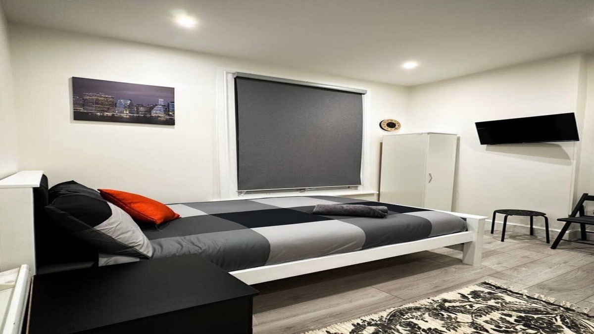 Ealing Common Apartment | Studio Flat in Ealing Broadway