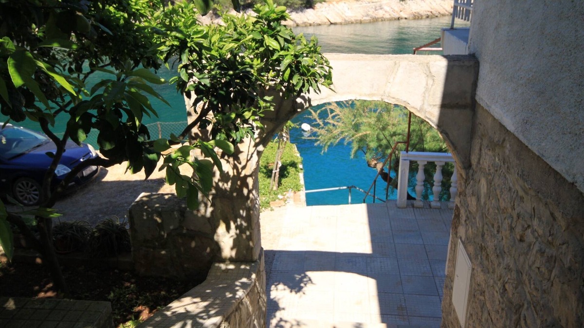 Bogomolje Apartment | Studio flat near beach Cove Mala Pogorila, Hvar (AS-8952-c)
