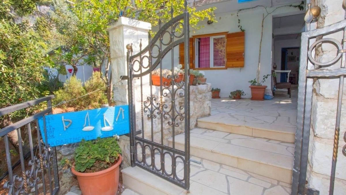 Zarace Apartment | Studio flat near beach Cove Zaraće, Hvar (AS-20924-a)