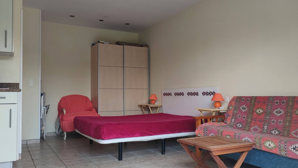 Escos Apartment | Studio for two, in the countryside. Pets allowed