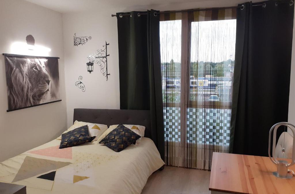 Aulnoye-Aymeries Apartment | studio