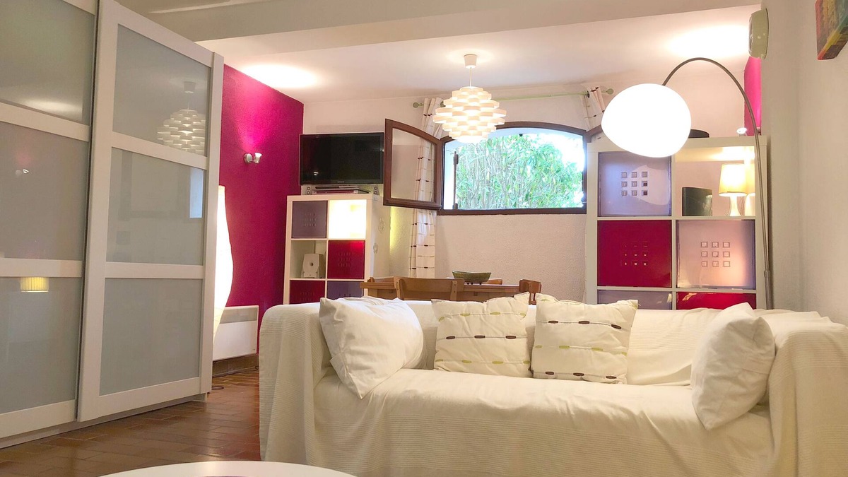 Les Lecques Apartment | Studio 37m - The beach 6 minutes walk - private parking - comfortable. Calm.