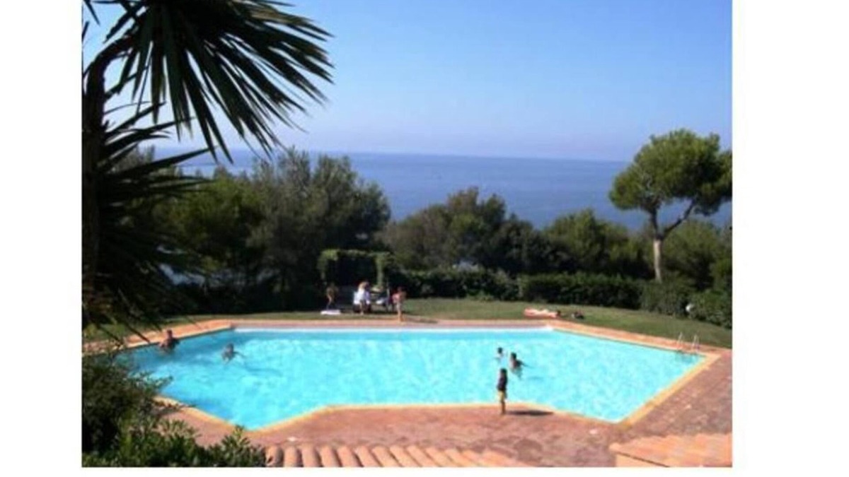 Saint-Mandrier-sur-Mer Apartment | Studio ground floor Cap Soleil 4 persons
