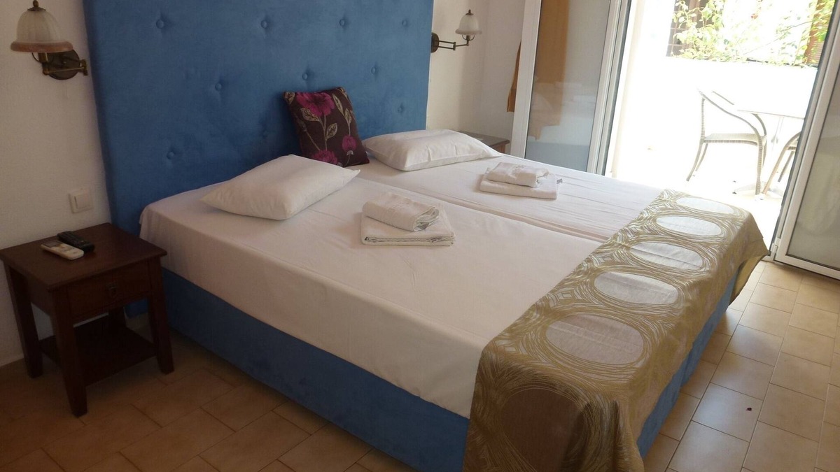 Benitses Apartment | Studio "Galini Studios 5" Near the Beach with Wi-Fi, A/C & Balcony