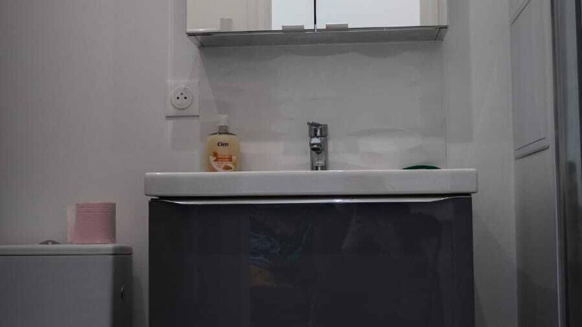 Arpajon Apartment | studio house, new, clean, quiet suburban area.