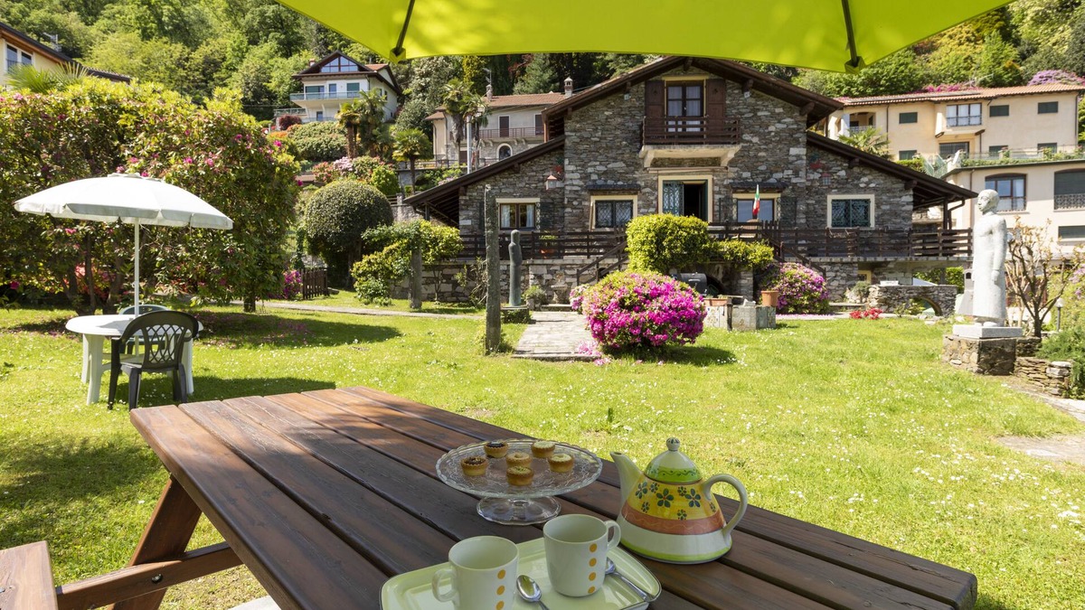Carciano Ski Chalet | Studio in a chalet with lake view Stresa