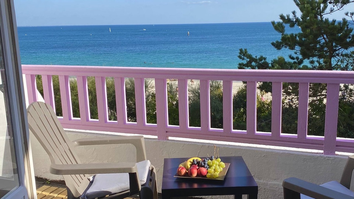 Audierne Apartment | Studio in a magnificent Villa, exceptional location, private beach access.