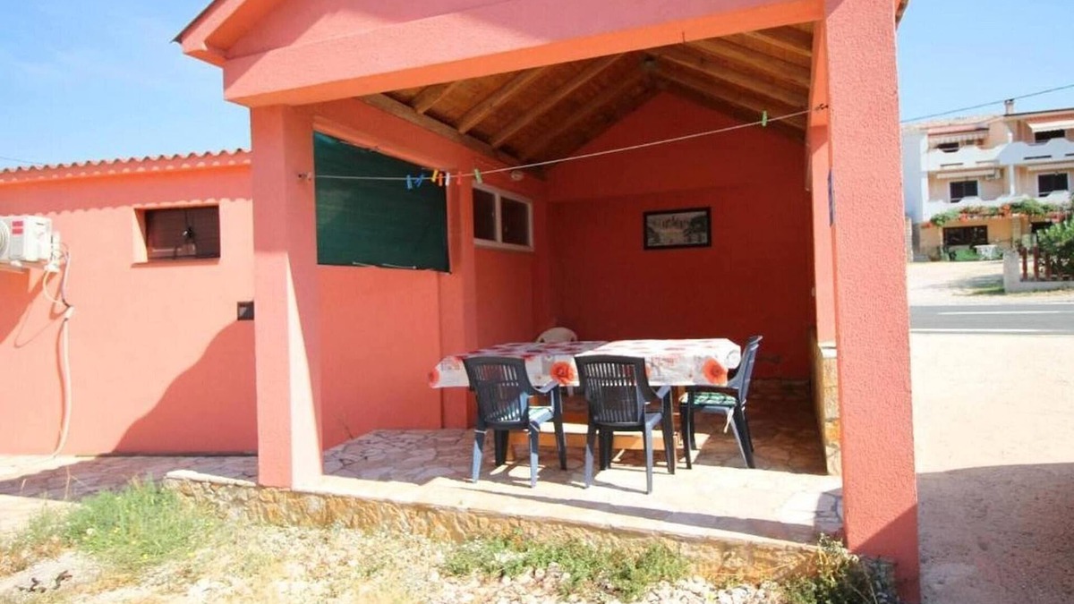 Dinjiska Apartment | Studio in Dinjiška on the Beachfront