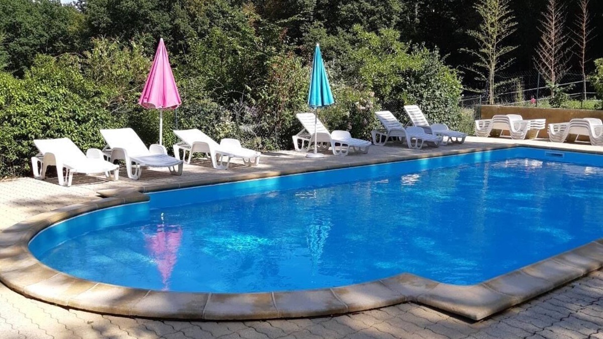 Domme Apartment | Studio in Dordogne for 2 people with Terrace + pool near Sarlat