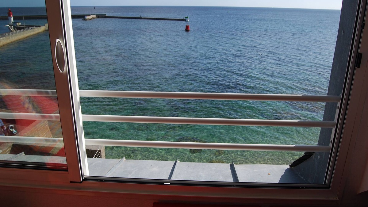 Guilvinec Apartment | Studio in house bordering the water, exceptional view over the harbour entrance