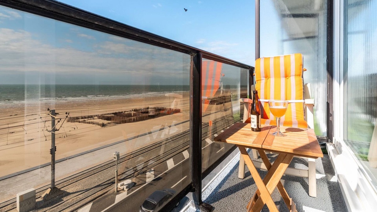 Raversijde Apartment | Studio in Ostend with Stunning Sea Views