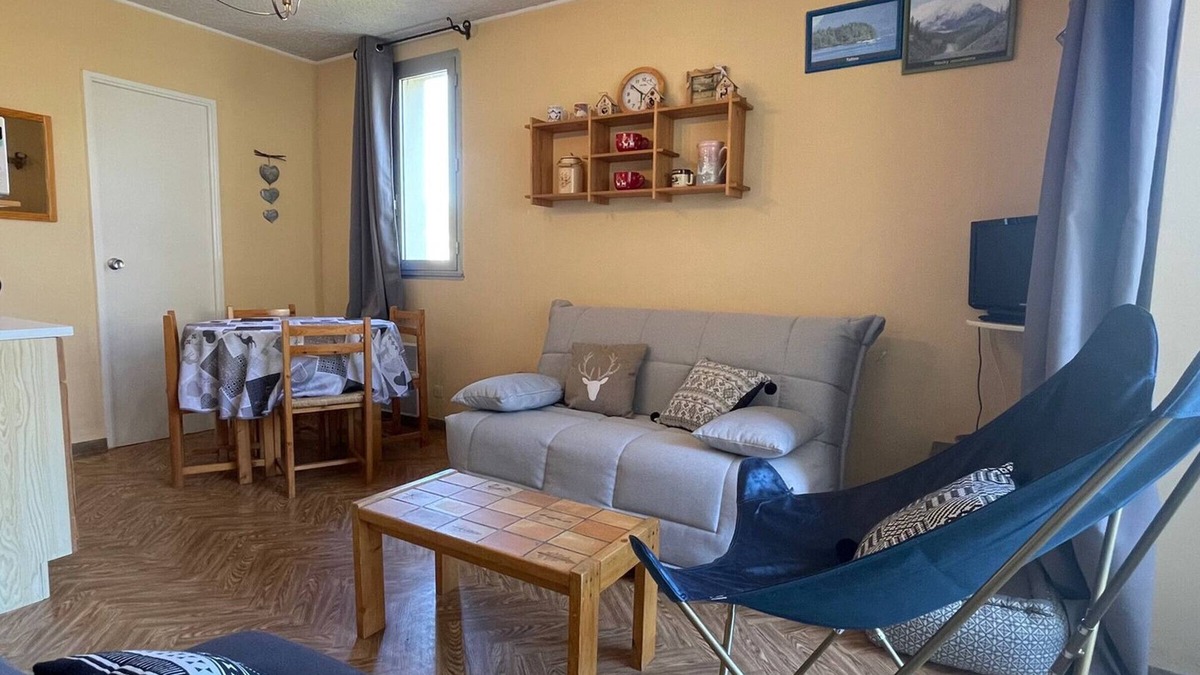 Le Sauze Apartment | Studio in Sauze with balcony, sleeps 4, parking