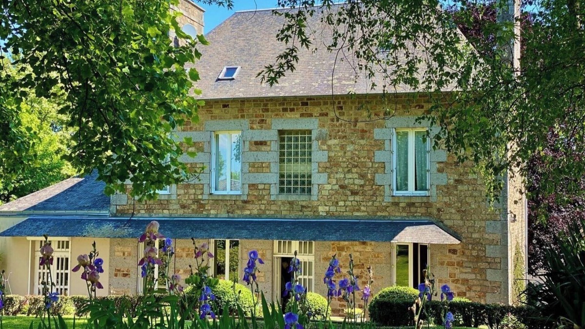 Isigny-le-Buat Apartment | Studio in the heart of a Normandy house between Mont Saint Michel and the bocage