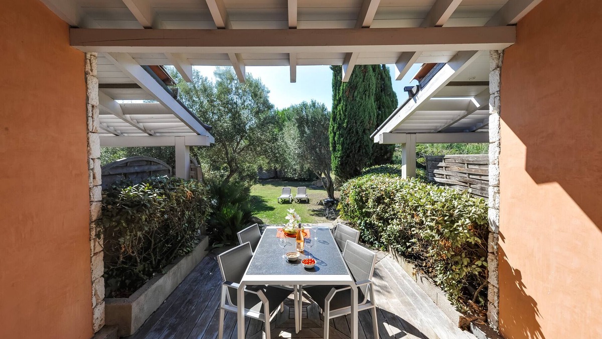 Bonifacio Apartment | Studio Kalliste Bonifacio 4 stars Vision Luxe 2 people