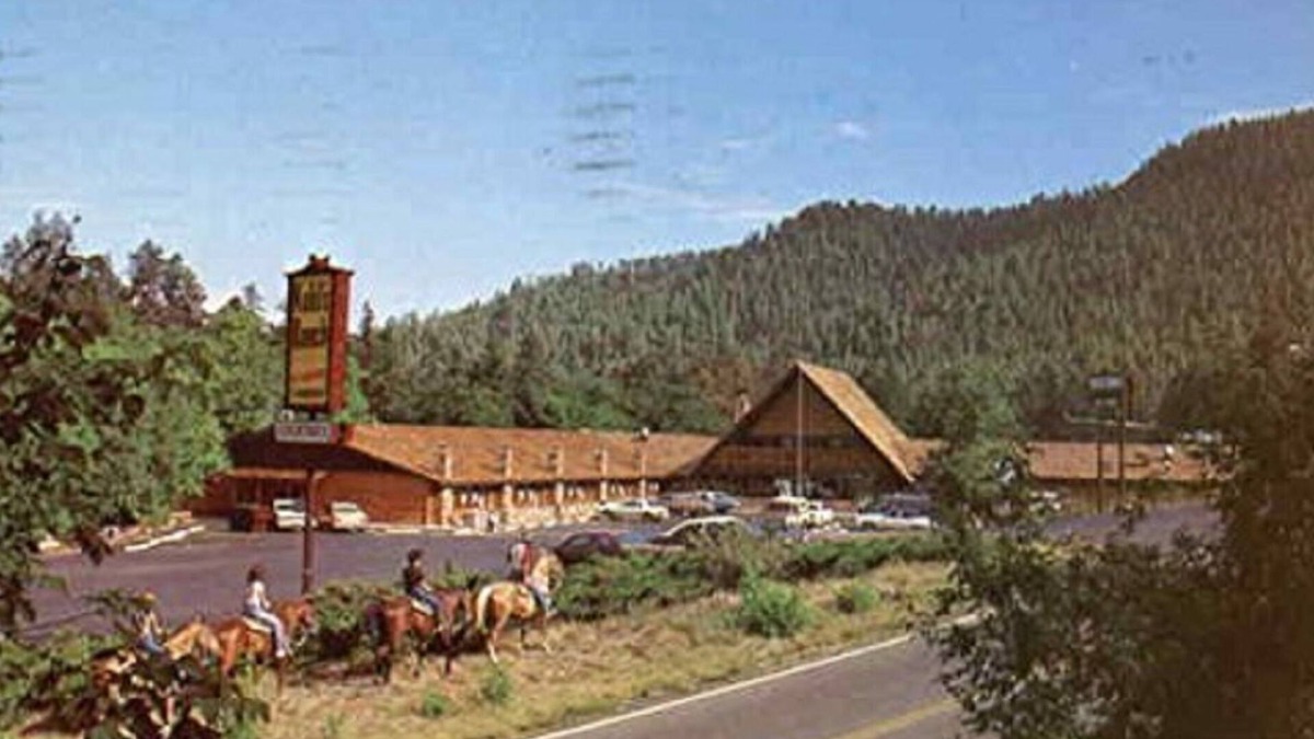 Kohls Ranch Apartment | STUDIO~ KOHLS RANCH LODGE~ MOUNTAIN VIEWS~ BAR/LOUNGE~ RESTAURANT~ POOL~ HOT TUB