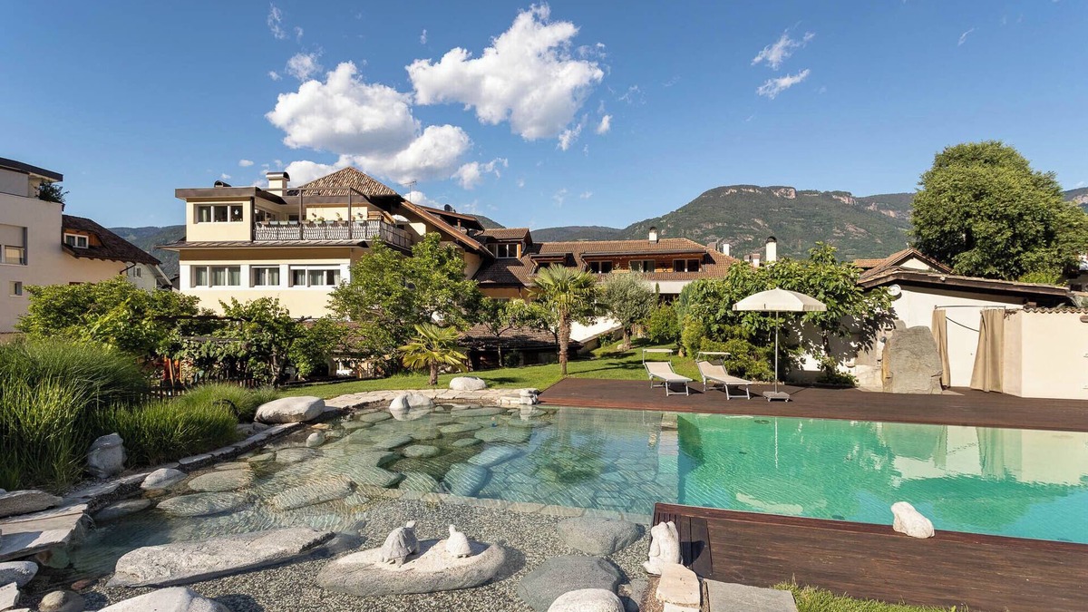 Nalles Apartment | Studio "Kreuzwegerhof Nals Blaub" with Mountain View, Pool, Wi-Fi & Garden