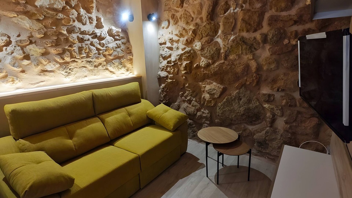 Ademuz Apartment | Studio 'La Bodega' with Wi-Fi