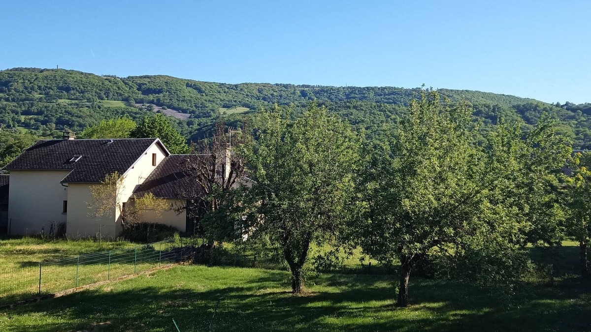 Saint-Come-d'Olt Apartment | Studio "La Clématite d'Olt" with Private Terrace and Wi-Fi