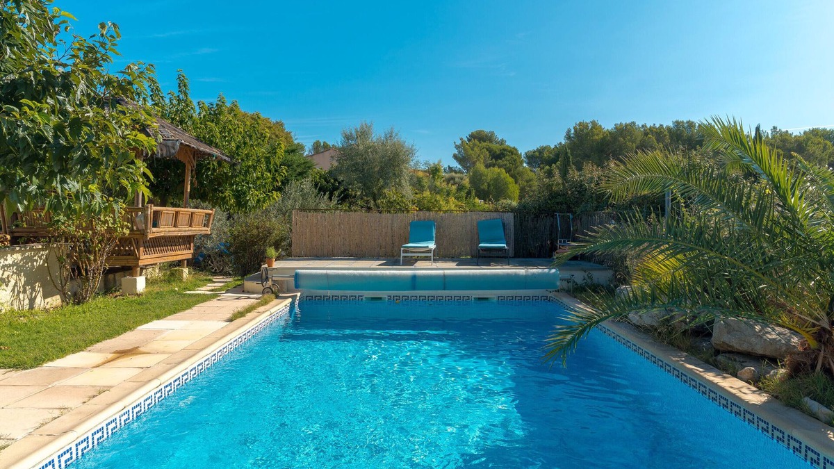 Lambesc Apartment | Studio 'La Dolce Vita' with Shared Pool, Wi-Fi, and Air Conditioning