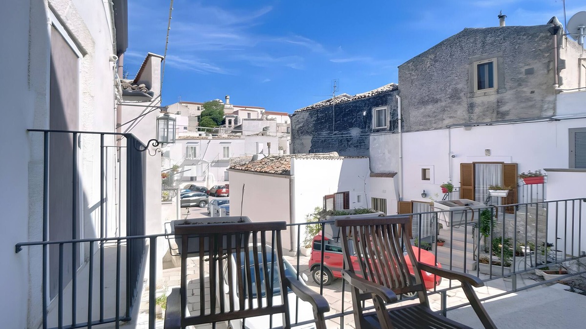 Monte Sant'Angelo Apartment | Studio 'Le Antiche Mansioni 2' with Air Conditioning