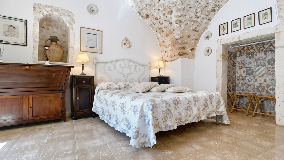 Monte Sant'Angelo Apartment | Studio 'Le Antiche Mansioni 1' with Air Conditioning