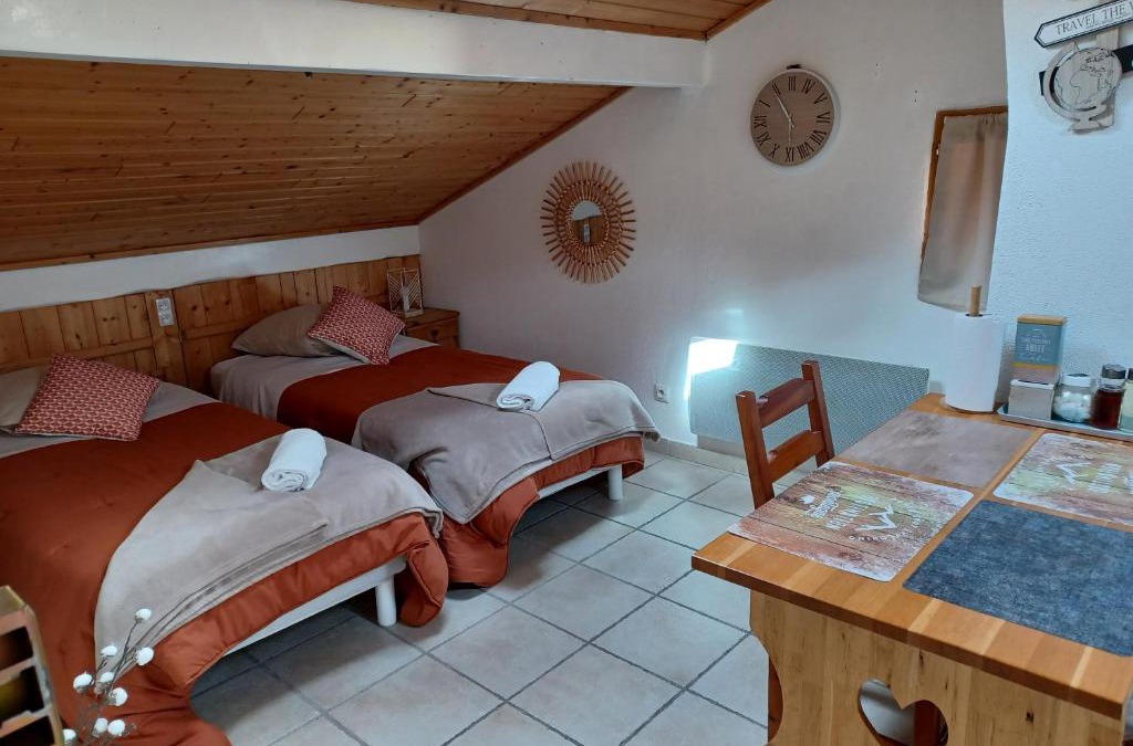 La Maurienne Apartment | STUDIO LE MONT-CENIS, GARAGE pour motards et cyclistes, gare a 800m